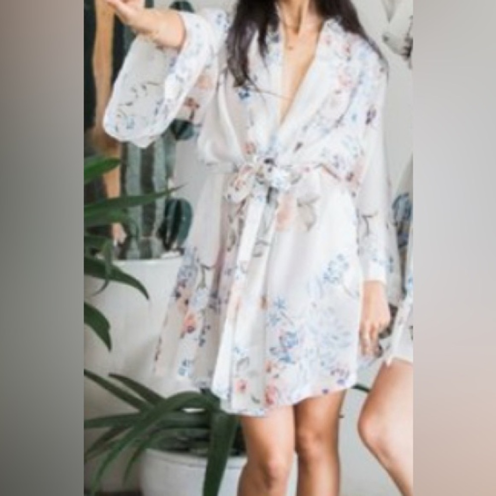 Helena Quinn Short Floral Kimono Robe - NWOT - OS
